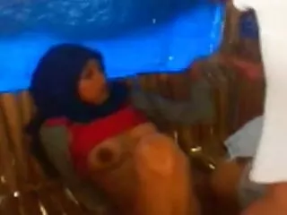 अदीना गहना एके कंकड़ - आबनूस पूलसाइड सेक्सी फिल्म फुल एचडी हिंदी में नंगा नाच