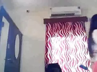 Leashed गोरी किशोरी गैंगबैंग में साझा हिंदी में सेक्सी फुल वीडियो हो जाती है