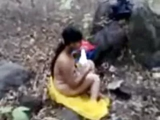 दिखा रहा है उसके नाइलन के सेक्सी फुल एचडी हिंदी में मोज़े