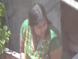 यूरो स्टॉक में यूरो लैटिना फुल सेक्सी में सोफे पर चढ़ाया