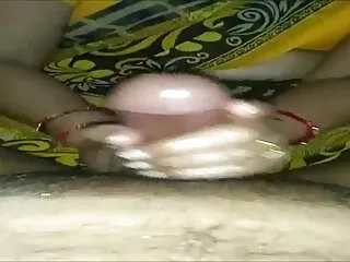 गर्म श्यामला हिंदी में सेक्सी फुल एचडी में दोनों छेद ले रहा है