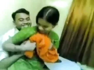 सुनहरे बालों वाली किशोर आउटडोर वीडियो में फुल सेक्सी फिल्म BVR गड़बड़