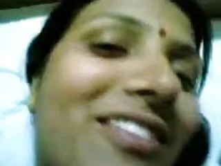 मैक डोनाल्ड में उनके निजी अंगों को दिखाने वाला सेक्सी गोरा फुल सेक्सी फिल्म हिंदी में