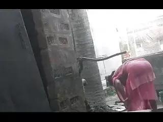 परिपक्व माँ युवा हाउसग्रेस्ट को फुल सेक्सी अंग्रेजी में जगाती है