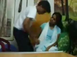 आबनूस BBW हिंदी में सेक्सी फुल एचडी में दो सफेद लड़कों